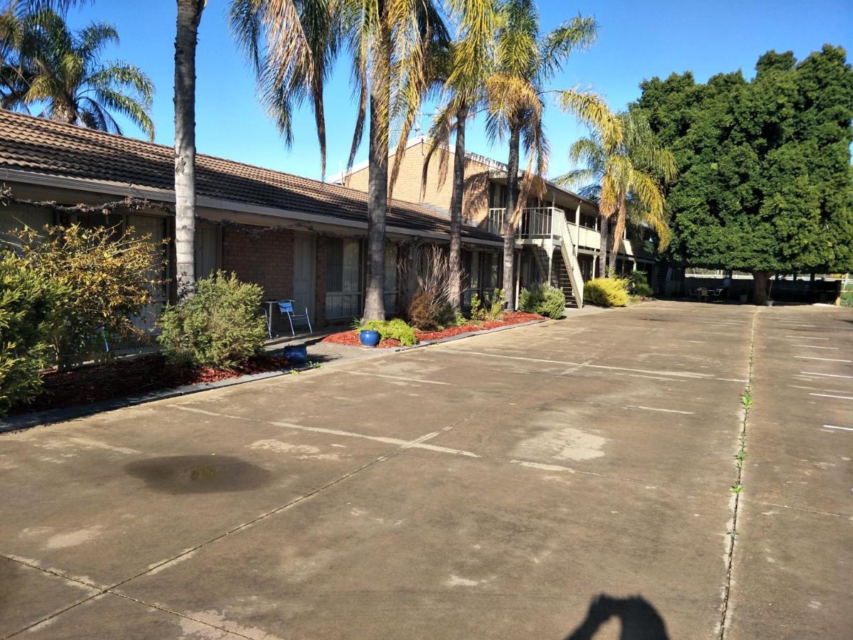 Darling Junction Motor Inn Wentworth Bagian luar foto