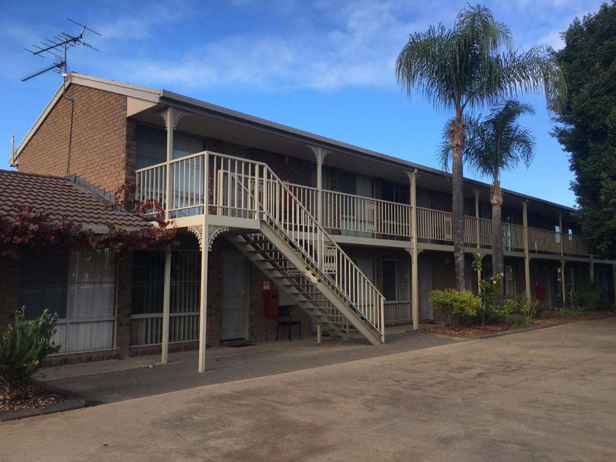 Darling Junction Motor Inn Wentworth Bagian luar foto