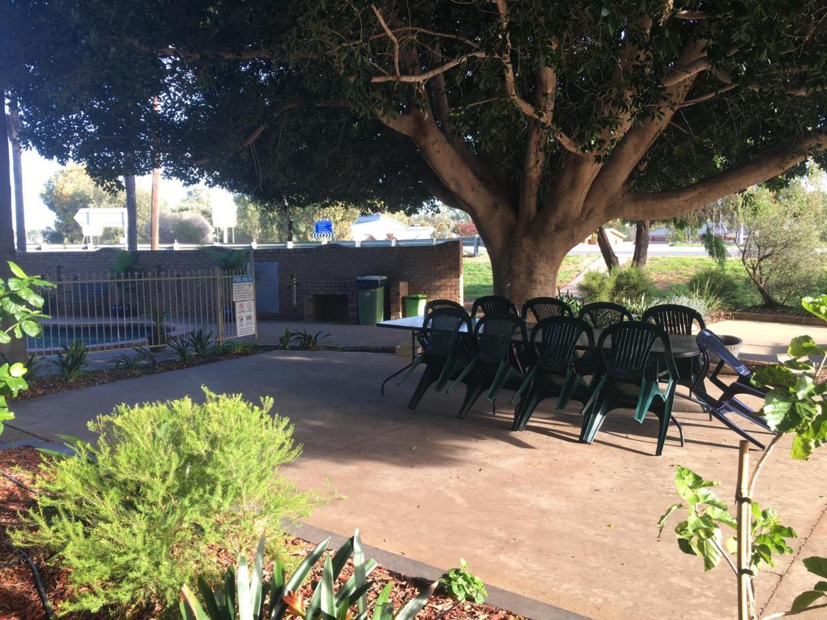 Darling Junction Motor Inn Wentworth Bagian luar foto