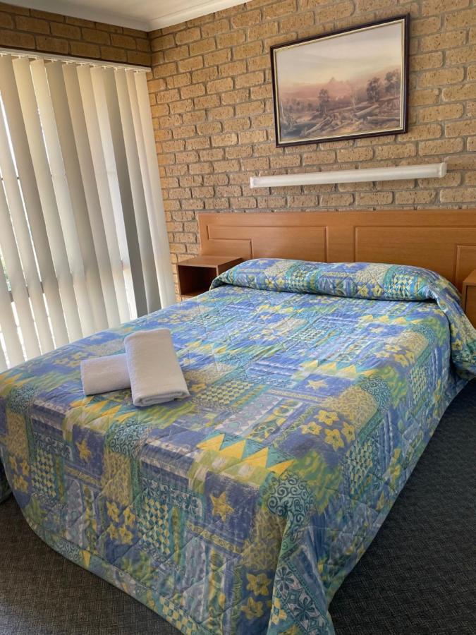 Darling Junction Motor Inn Wentworth Bagian luar foto