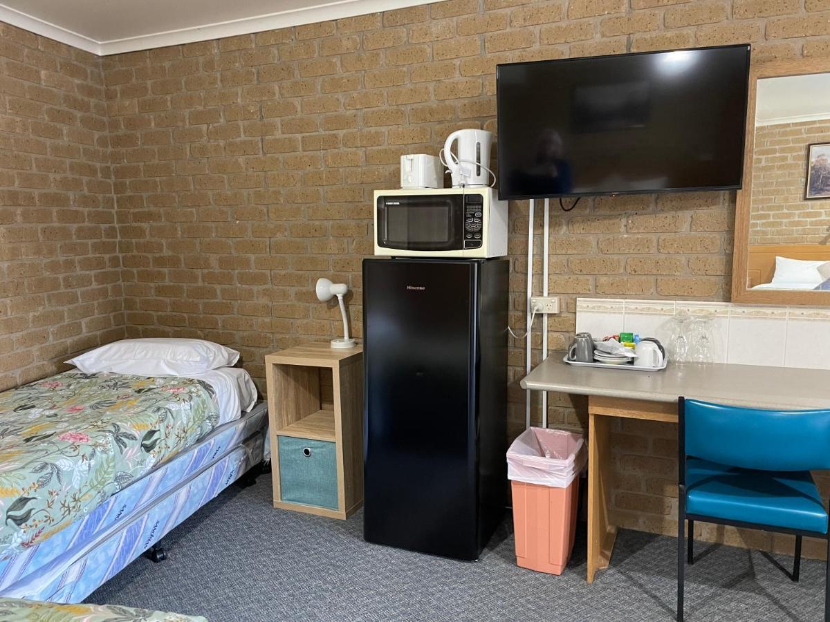 Darling Junction Motor Inn Wentworth Bagian luar foto