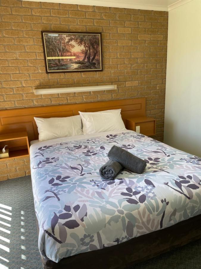 Darling Junction Motor Inn Wentworth Bagian luar foto