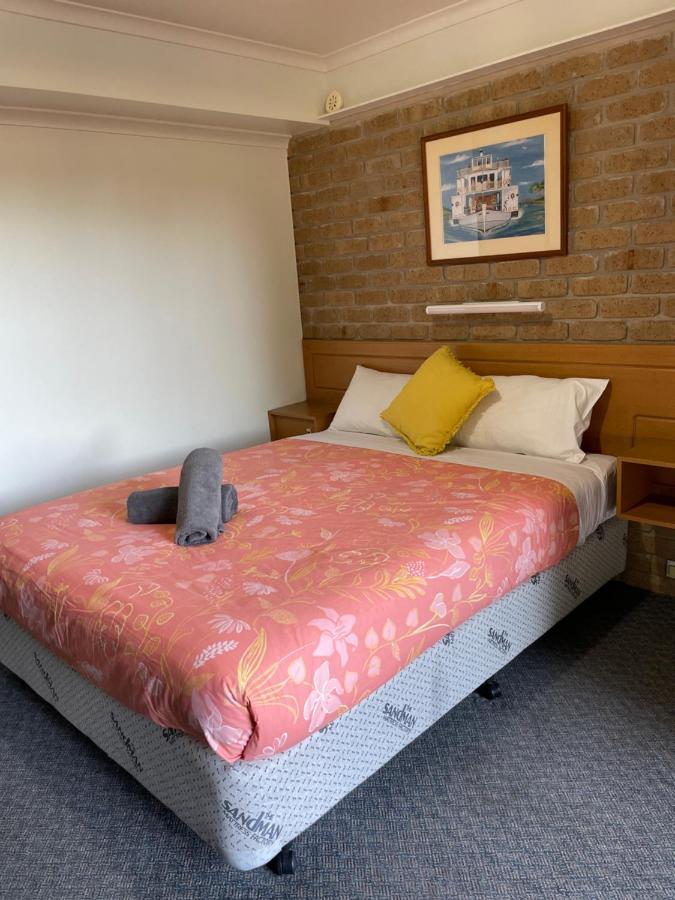 Darling Junction Motor Inn Wentworth Bagian luar foto