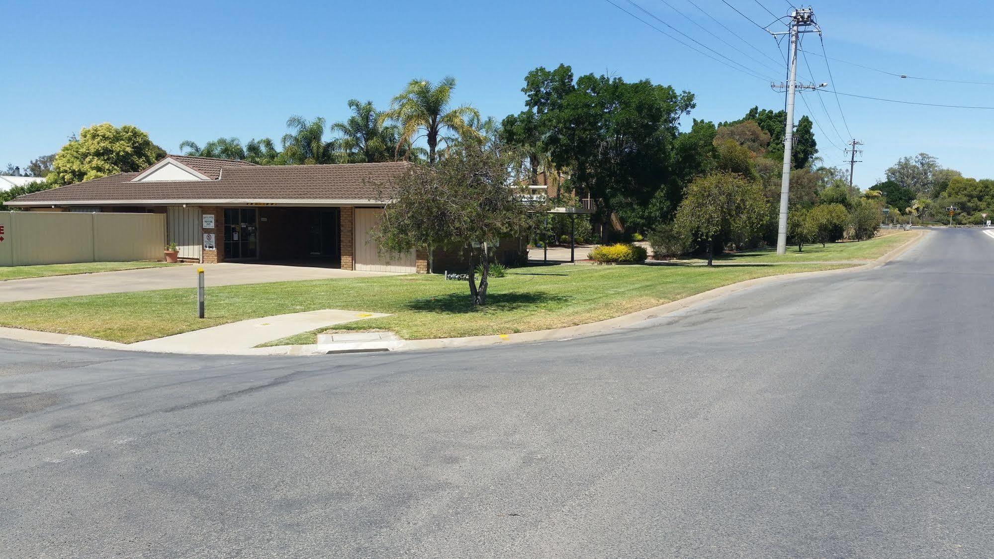 Darling Junction Motor Inn Wentworth Bagian luar foto