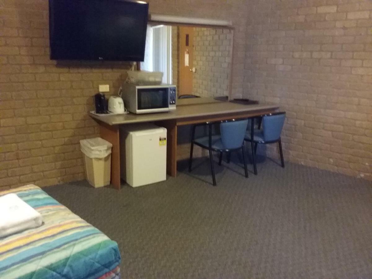 Darling Junction Motor Inn Wentworth Bagian luar foto