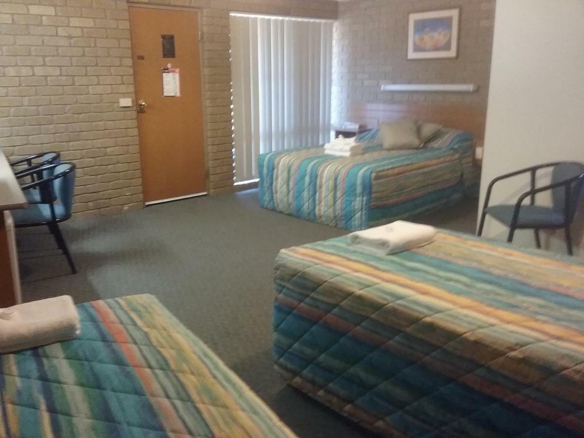 Darling Junction Motor Inn Wentworth Bagian luar foto